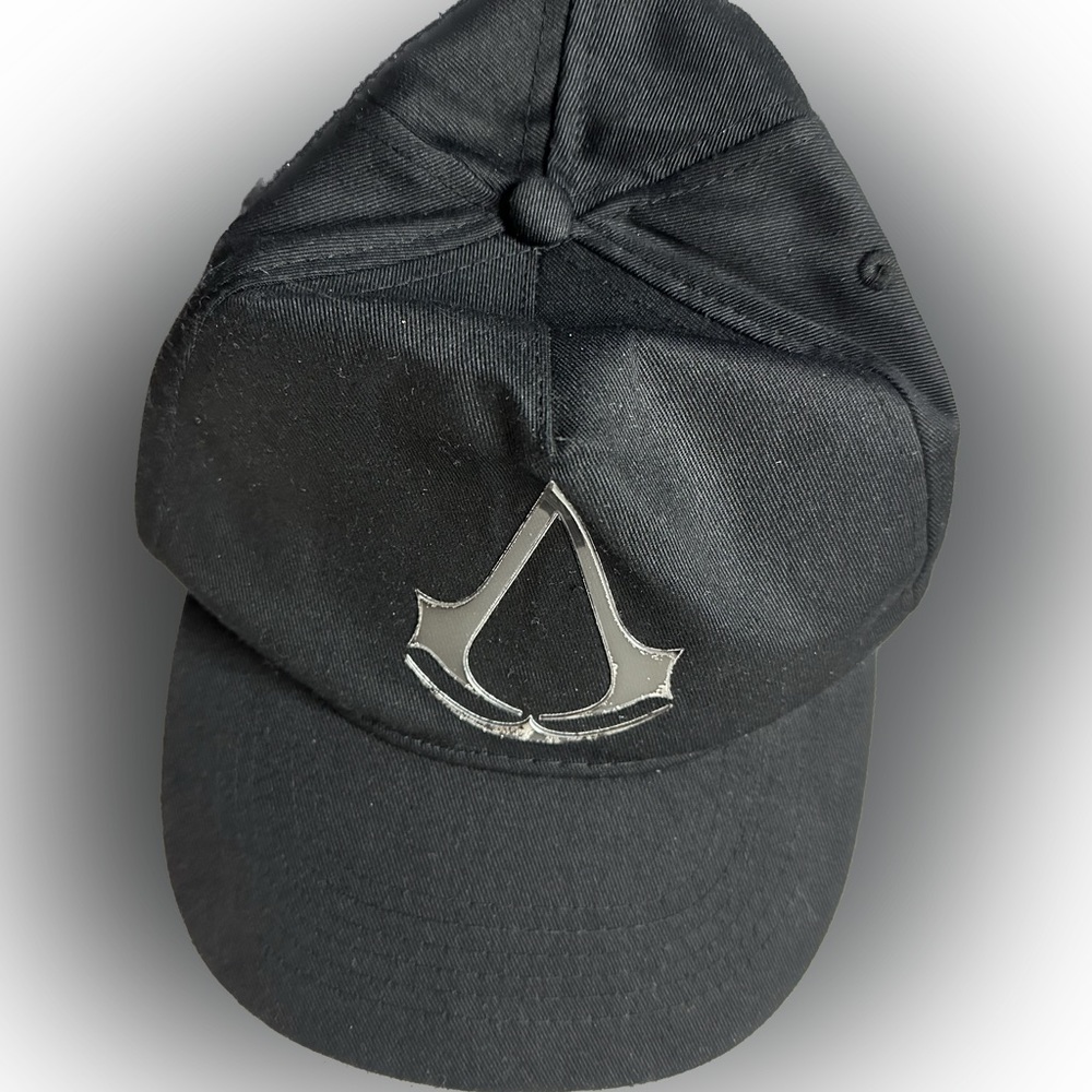 2018 Assassins Creed Ubisoft Entertainment Black Cap Logo - Light Pre Used Wear